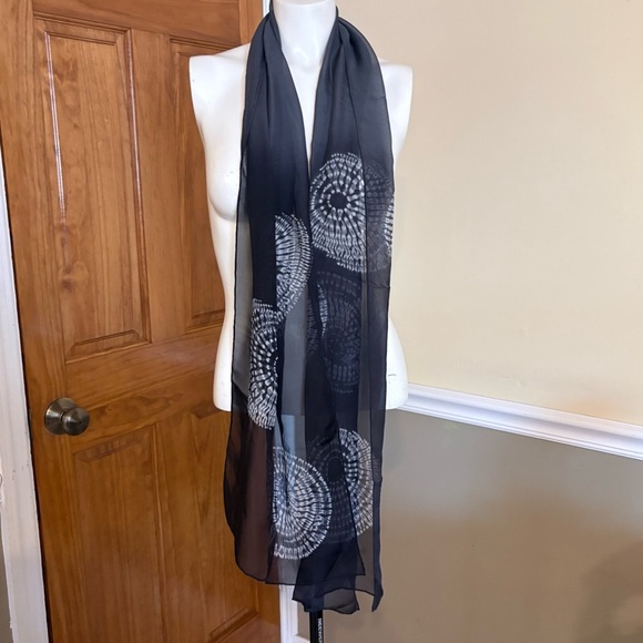 Chic Black and Gray Silk Patterned Scarf - Picture 2 of 3